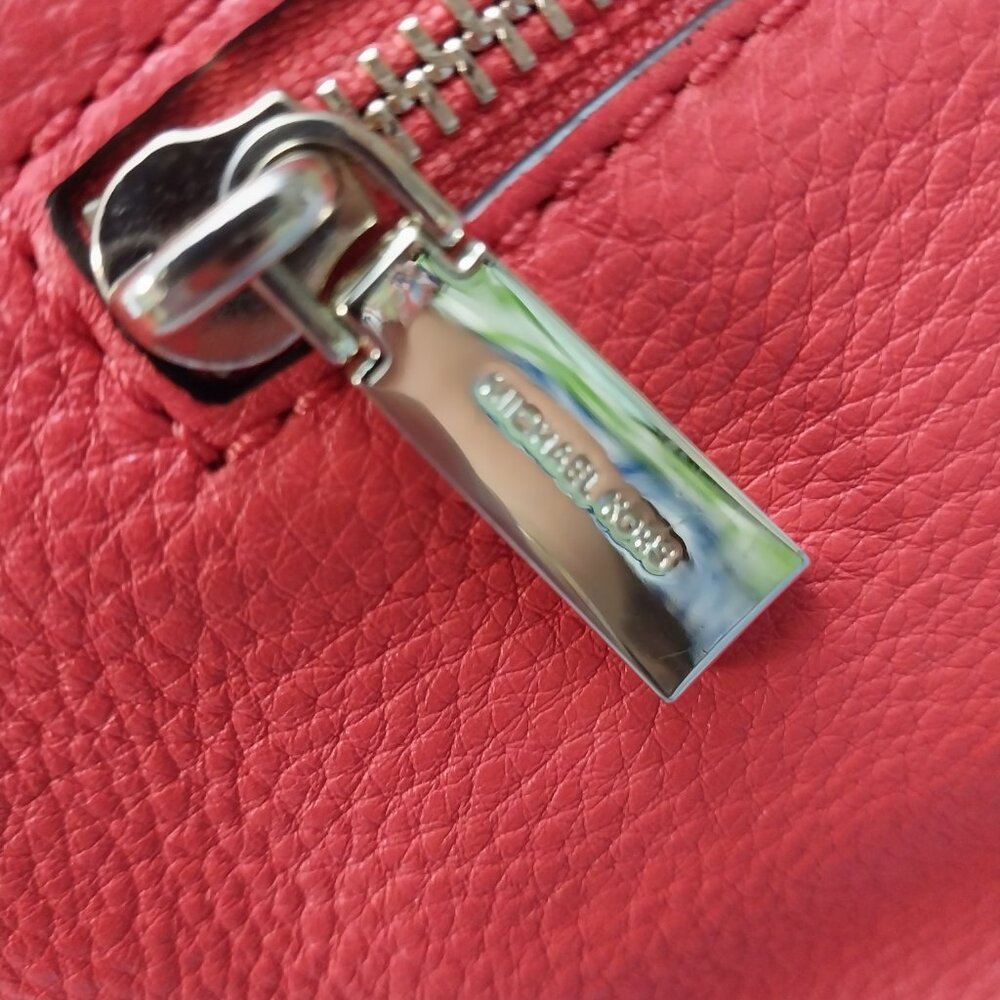 3468 Michael Kors Shoulder bag, 11.5" X 9" X 4". - Picture 6 of 13